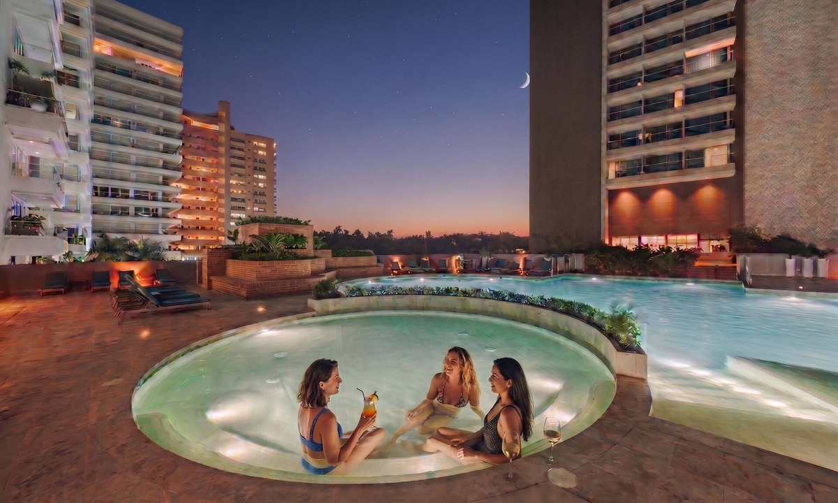 Santa Marta Apartment | 13th Floor · Mountain & Sea View · Pool · 2 min to Beach