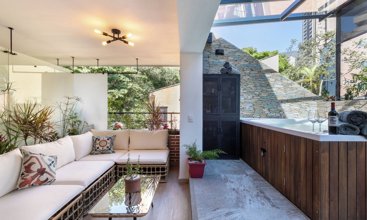 La Florida Apartment | 2 Homes in One Private Jacuzzi