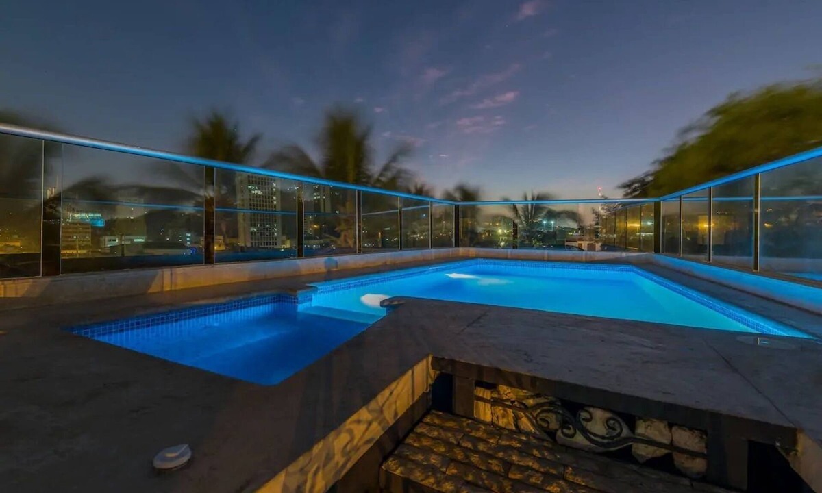 Cartagena Walled City House | 24 BR ROOFTOP POOL OLD CITY PARTY FRIENDLY