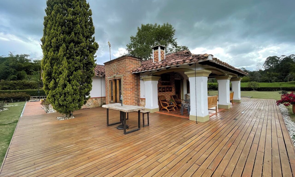 Llanogrande Apartment | 380 square meter 4 bedroom Luxury country house in Llanogrande in a 5500 squareM