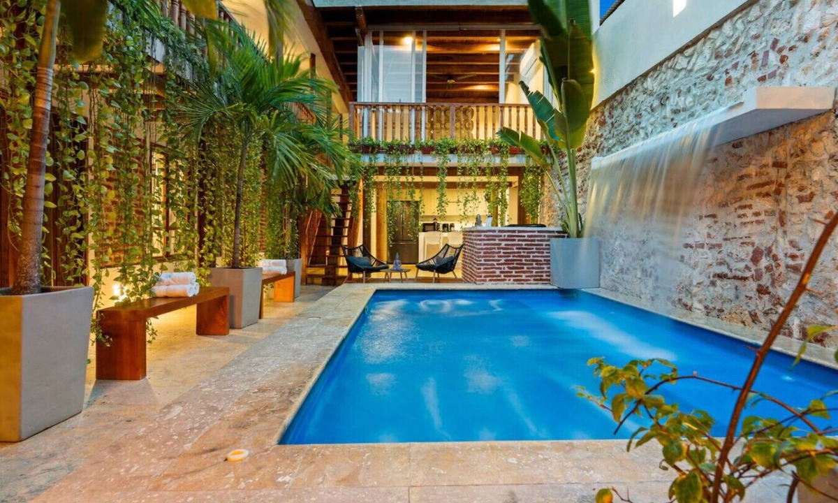 Cartagena Walled City Villa | 5-Star Getsemani Villa | Private Pool | Sleeps 18