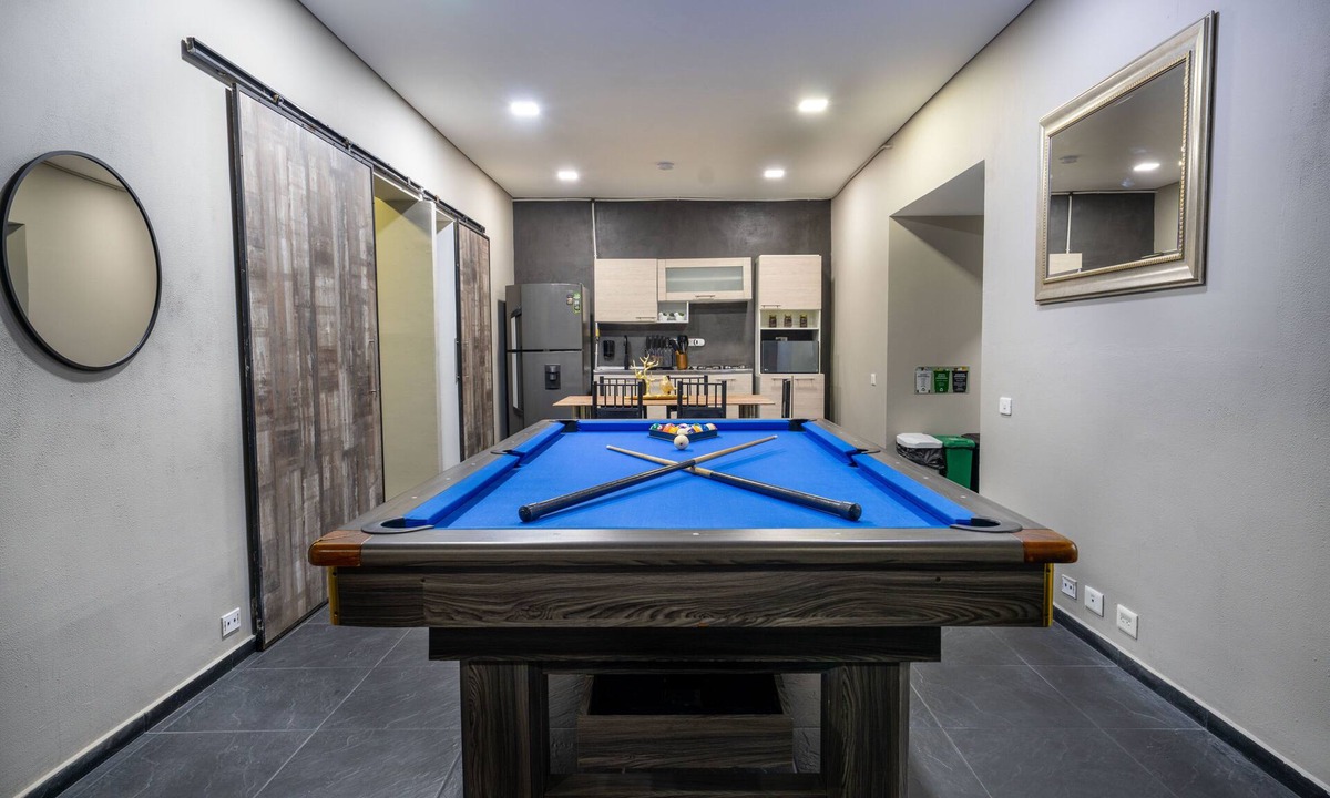 Zona Rosa Apartment | 6BD with Balcony Jacuzzi Next to LLERAS