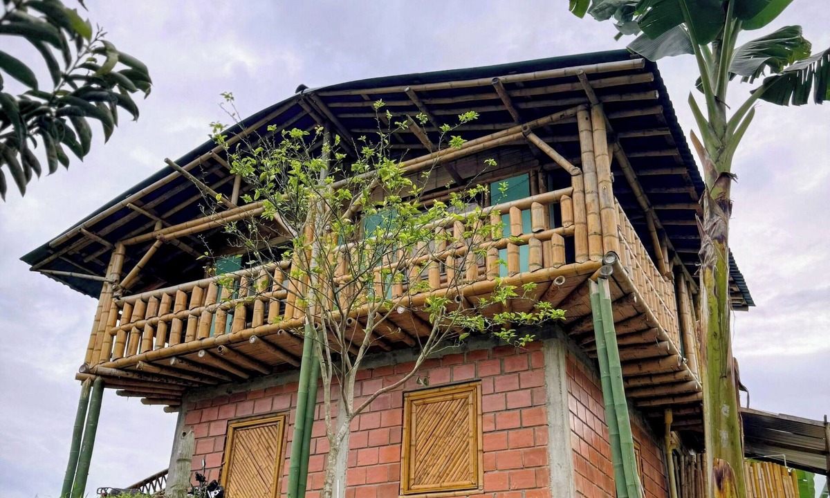 Cali Cabin | A cabin in the heart of the coffee-growing region, nestled between banana plantations and a crystal-clear river.