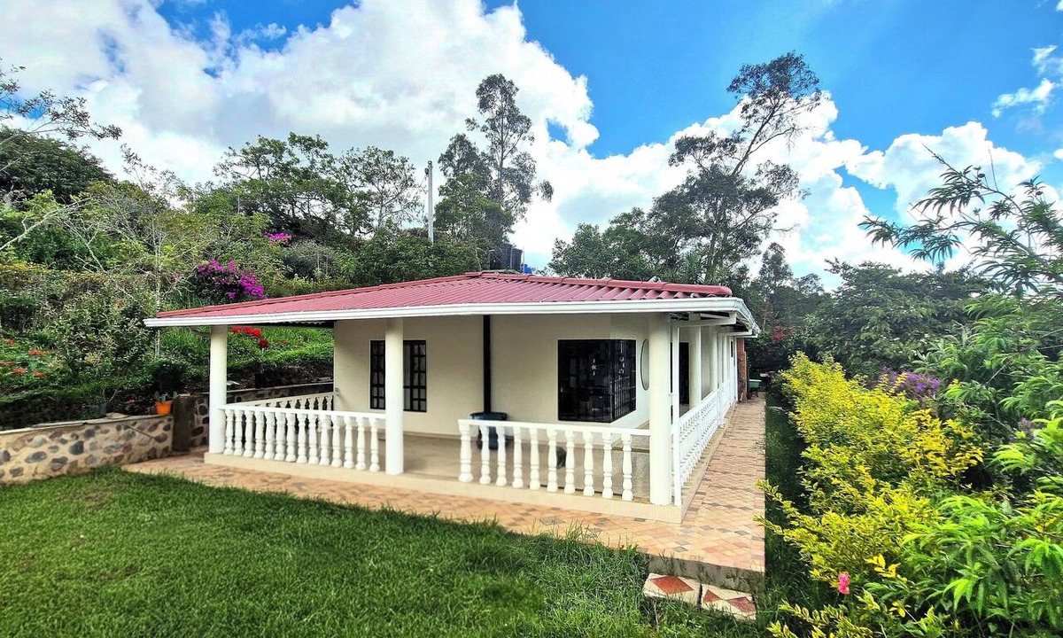 Zipacon Cottage | A peaceful country villa with incredible views
