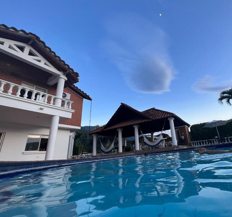 San Jeronimo Villa | Alegre villa de verano con piscina