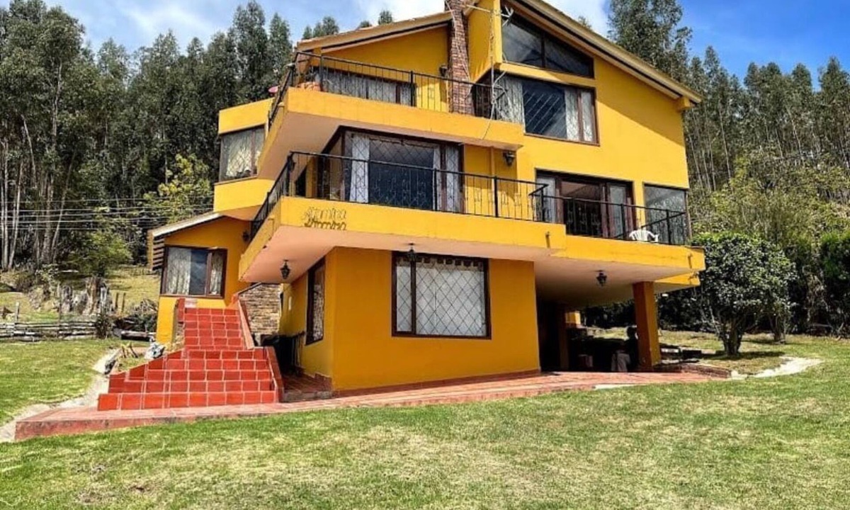 Paipa Cabin | ALTAMIRA Paipa, across from Lake Sochagota