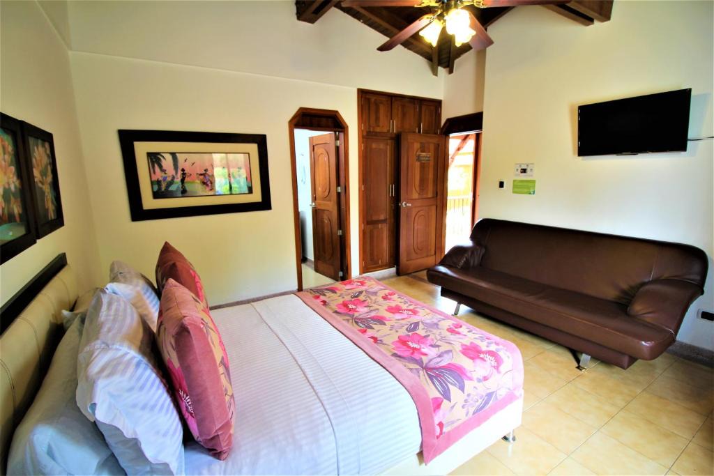 Pereira Hotel | Amazilia Hotel Campestre ubicado en Cerritos cerca a Ukumari