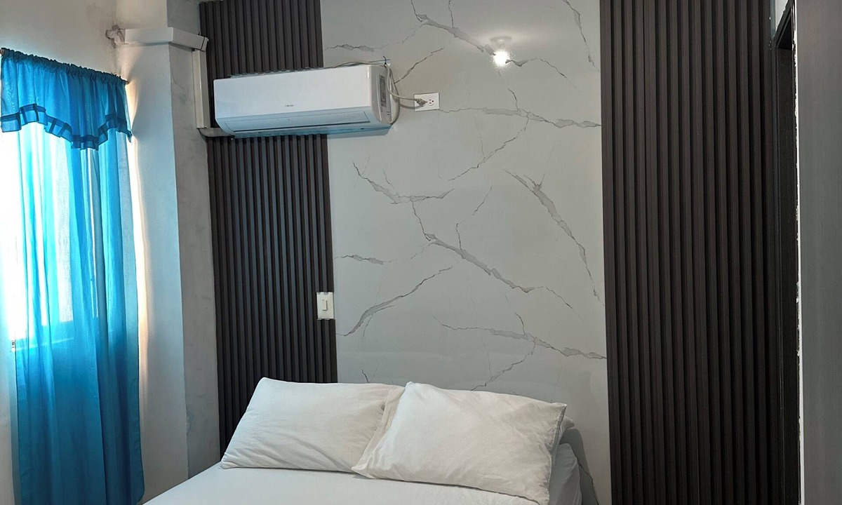 Santa Fe de Antioquia Apartment | Apartment in Santa Fe de Antioquia with Swimming Pool one block away and Air Conditioner