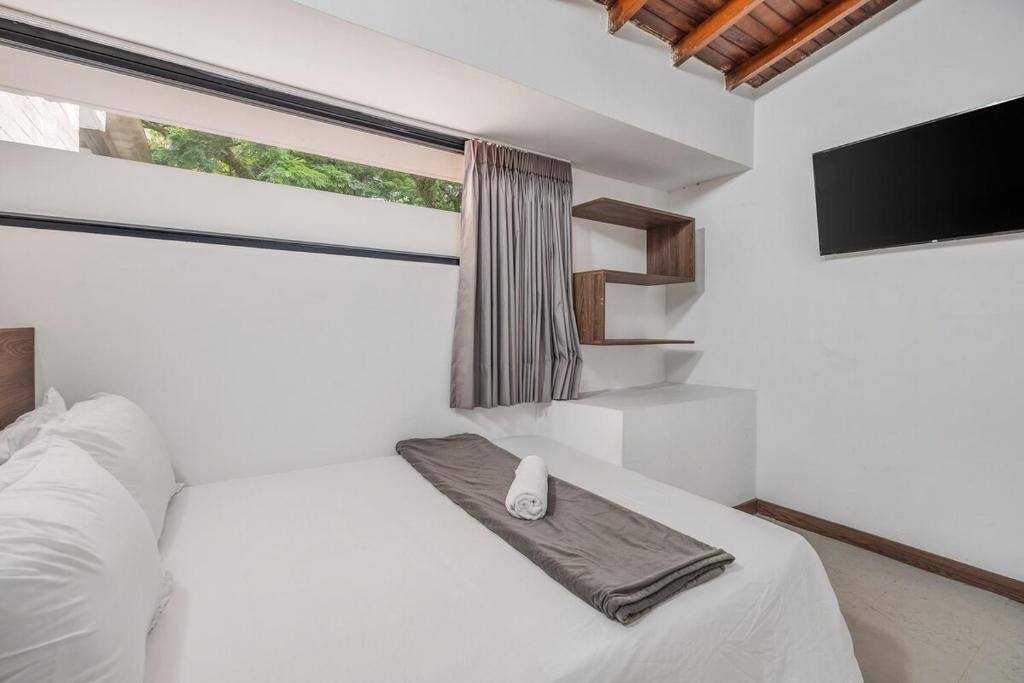 La Florida Apartment | Apartment with Hot Tub on Provenza's by Nowa