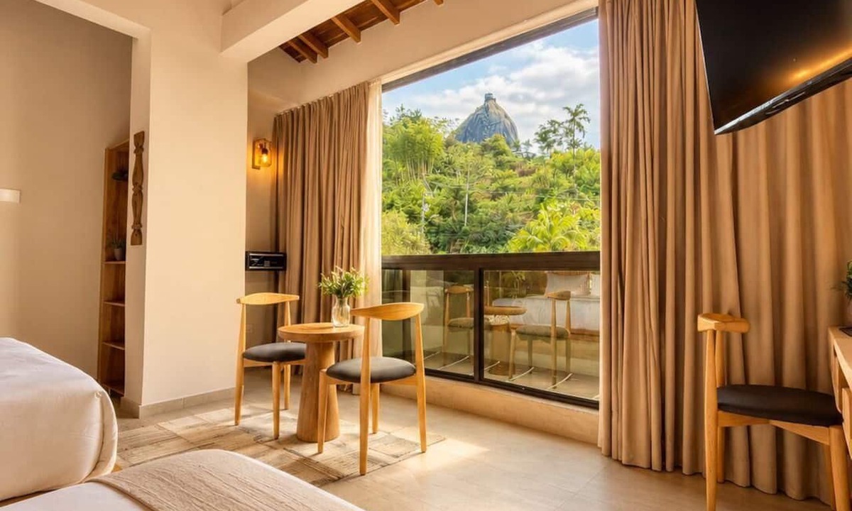 Guatape Hotel | Bahia Serena Hotel