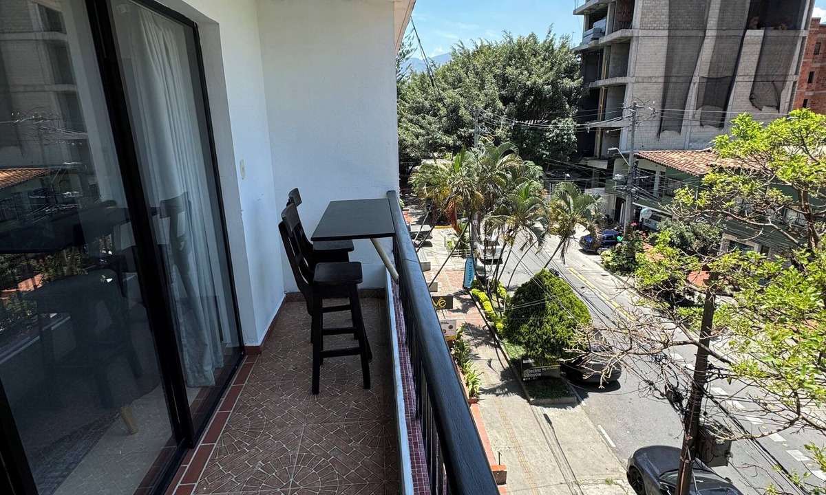 Laureles - Estadio Apartment | Beautiful 3-bed 2-bath aptartment on la 70 with Air conditioning