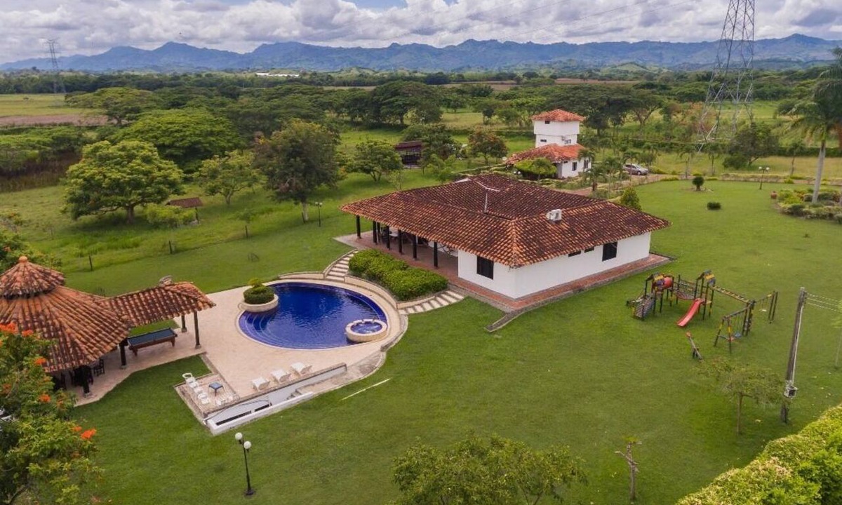 La Victoria Other | Beautiful 6-bedroom farmhouse with AC in charming La Victoria