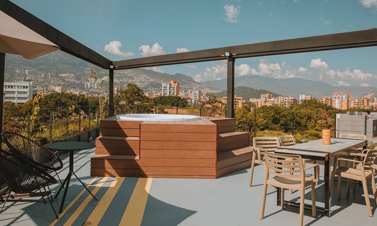 Laureles Apartment | Bright & Rustic Loft on the valley of Laureles with A/C