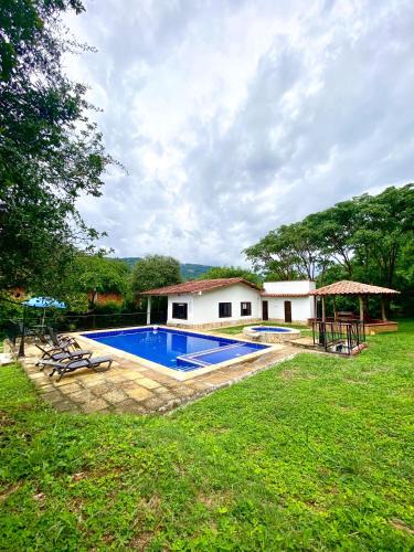 San Gil House | Cabaña campestre la Rocka