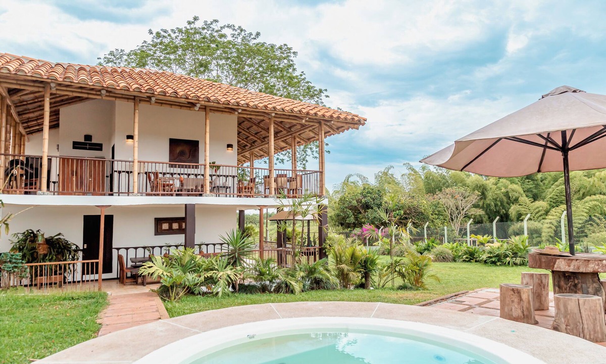 Montenegro Villa | CafeCasas Finca Boutique: Jacuzzi and Parque del Cafe