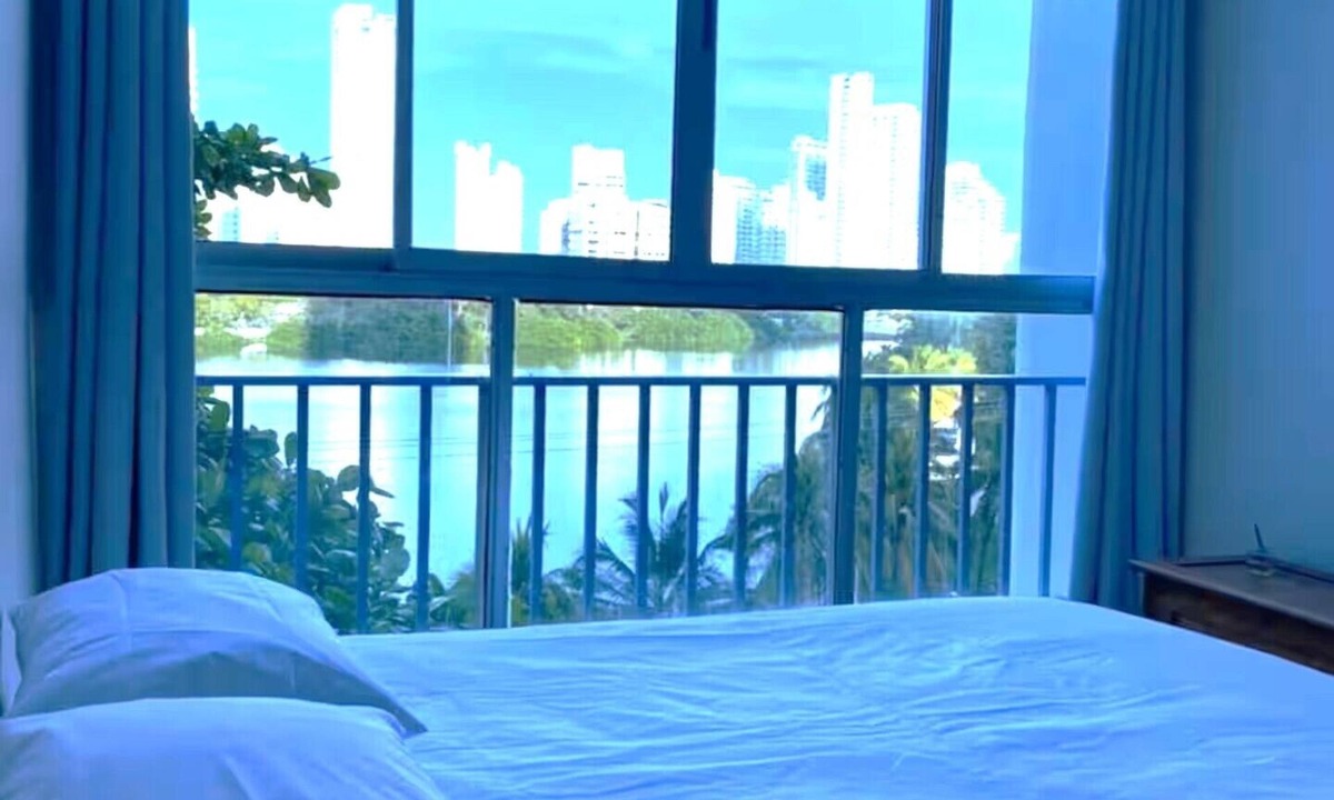 El Laguito Apartment | CARTAGENA-Vista al Laguito 🌅 | Remodeled | VRBO Ready | Steps from the beach.