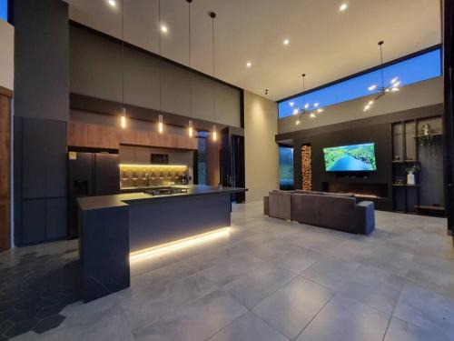 El Penol House | Casa Bariloche Luxury, El Peñol - Guatapé