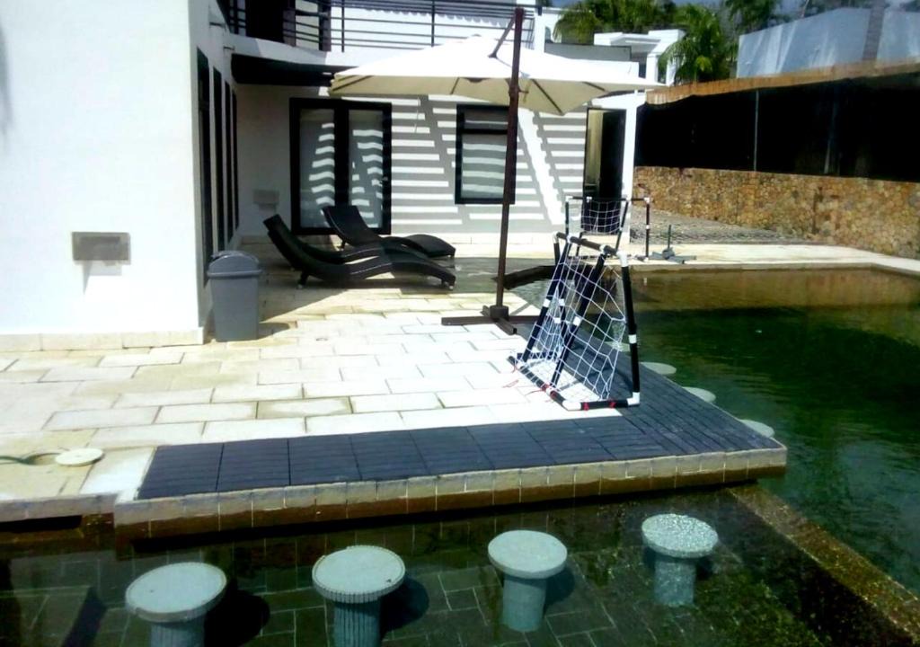 Girardot House | Casa Campestre con Piscina Privada en el Condominio Campestre el Peñon