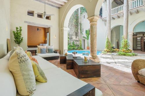 Centro House | Casa Del Dragón - Modern Colonial Vacation Home, Cartagena