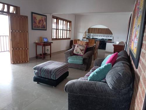 Alcala House | Casa - Eje Cafetero con cancha sintética de micro