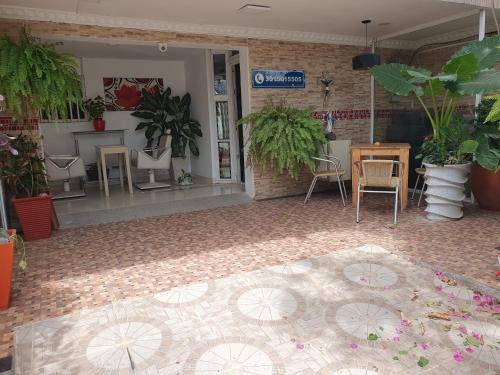 Comuna 4 House | Casa Hotel avenida 22 cerca a escenario deportivos iglesias y clinicas Cra17a21a 27