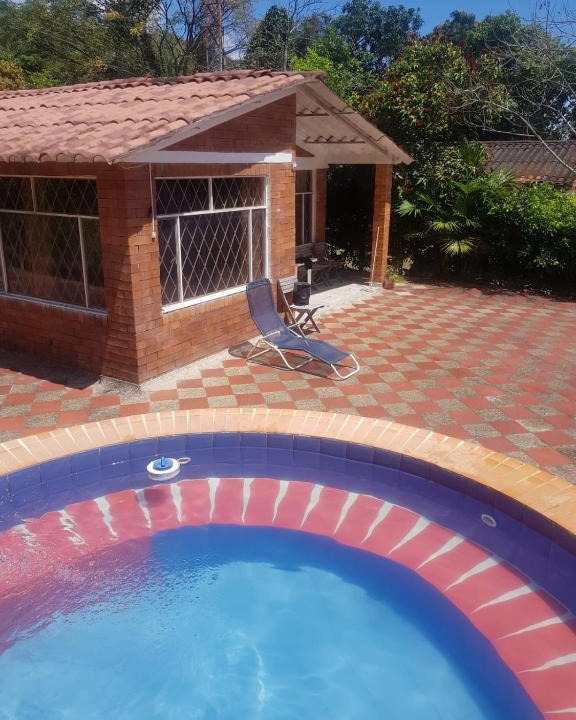 Icononzo House | Casa Quinta Con piscinas Melgar TOLIMA