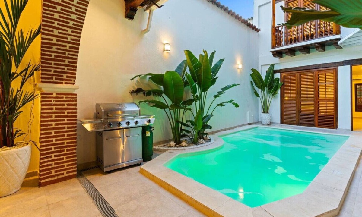 Cartagena Walled City Villa | Casa Sol - Villa in Getsemaní with Large Pool