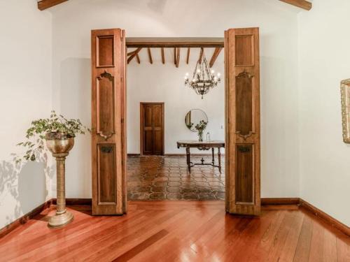Alejandria House | CH51 Colonial Charm Villa at El Poblado Jacuzzi