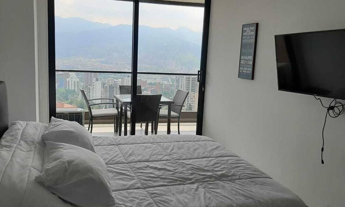 El Poblado Apartment | ☆Contemporary Apartment with all Amenities in Balsos with City View/1AC☆