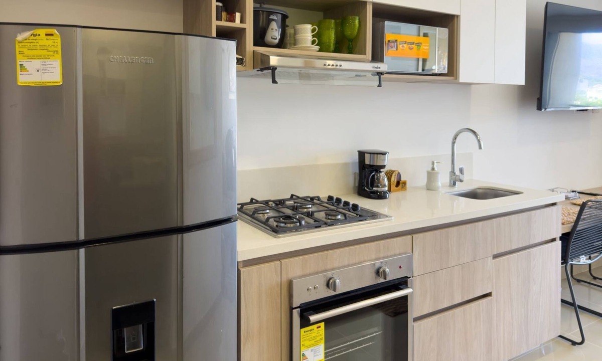 El Rodadero Apartment | Cozy 1-bedroom apartment in welcoming Gaira with AC and gym