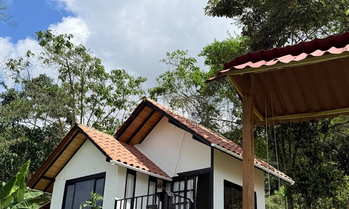 Venecia Cabin | Cozy La Chorrera Cabin Surrounded by Nature with a View of the Mountains
