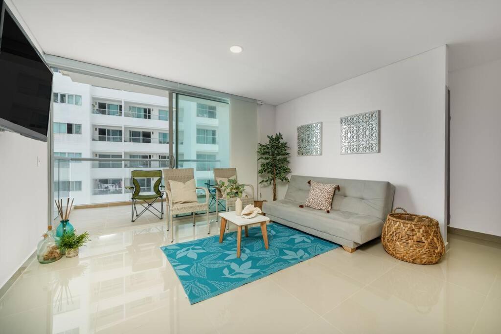 Marbella Apartment | Delightful *2bed/2bath w Ac* Beach breeze