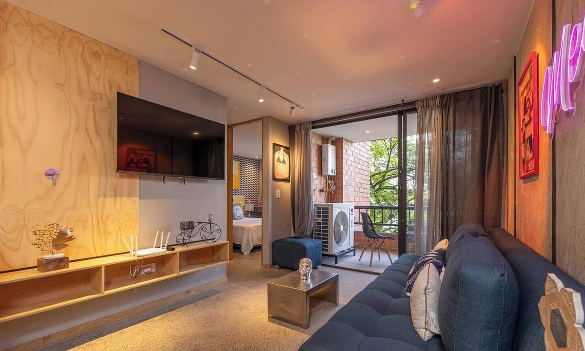 La Florida Apartment | Designer 2BR Apt in Provenza I WiFi, AC & Balcony