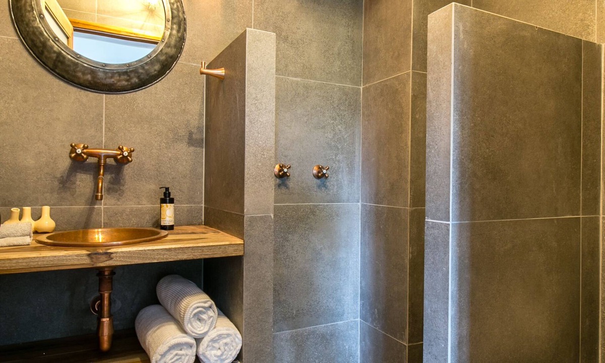 La Florida Apartment | Designer Provenza Flat