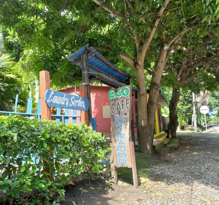 Guachaca House | Eco-Cafe El Mirador