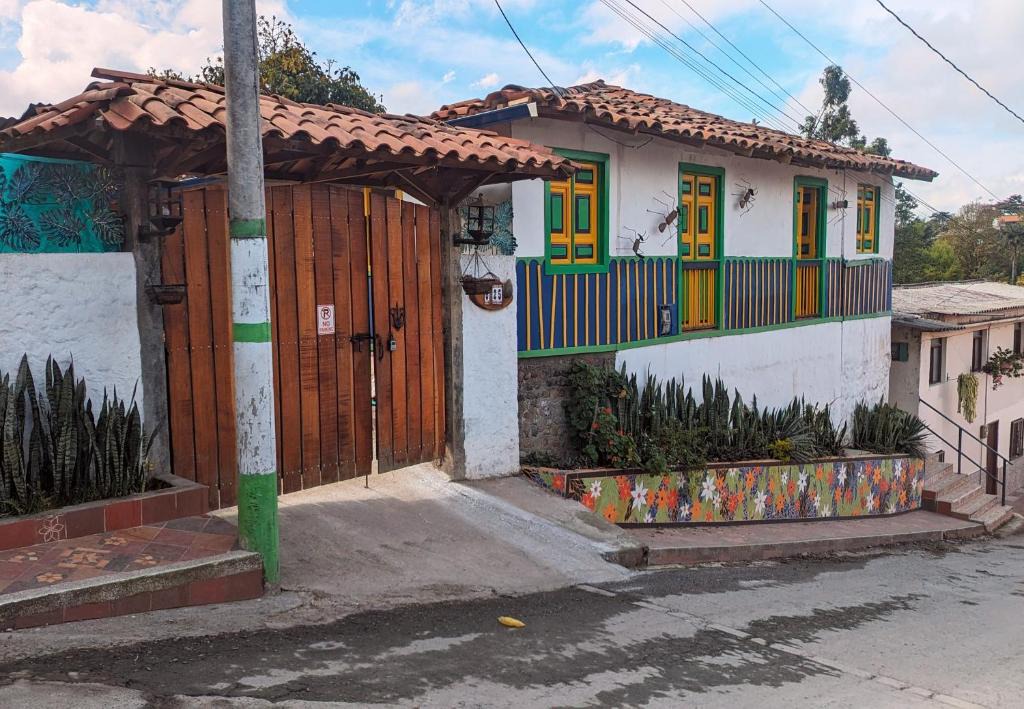 Salento Ski Chalet | El Aguacate - Casa Tipica Cafetera Colombiana