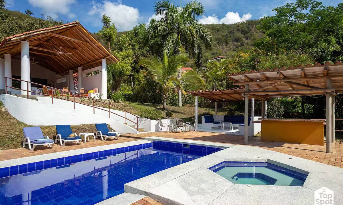 Apulo Condo | Espacioso TopSpot® en Entrepuentes-Apulo!