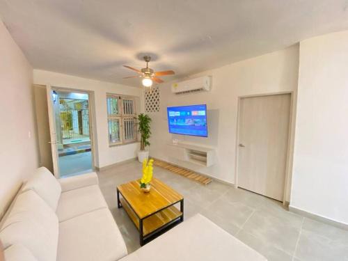 Cartagena Walled City Villa | ESPECTACULAR CASA EN EL CENTRO CON JACUZZI GRANDE