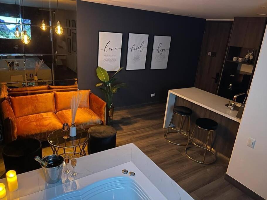 Antonio Narino Apartment | Exclusive 2 BR Loft + Jacuzzi & Great Amenities