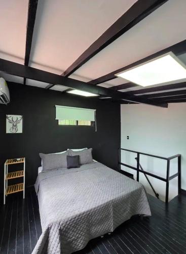 La Candelaria Apartment | Floresta Chill Loft in Medellin wc Kitchen & AC