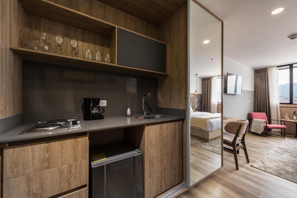 La Aguacatala Apartment | Go Living and Suites by Jalo