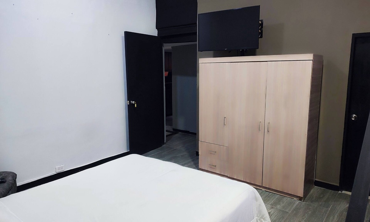 Zona Rosa Apartment | Grand Deluxe Room W/Bathroom and balcony @Poblado #6 301 (1guest)