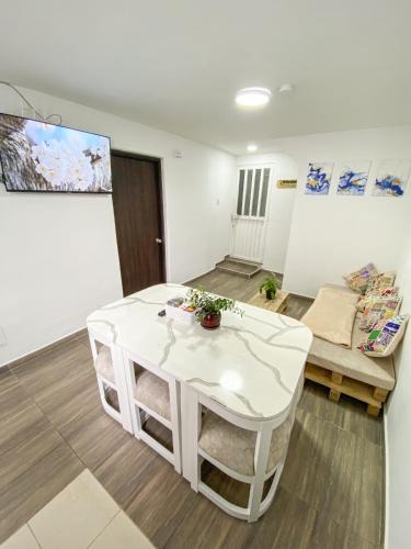 Barrios Unidos House | Habitación con baño compartido
