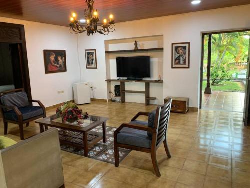 Ginebra Villa | Hermosa y tranquila finca con piscina