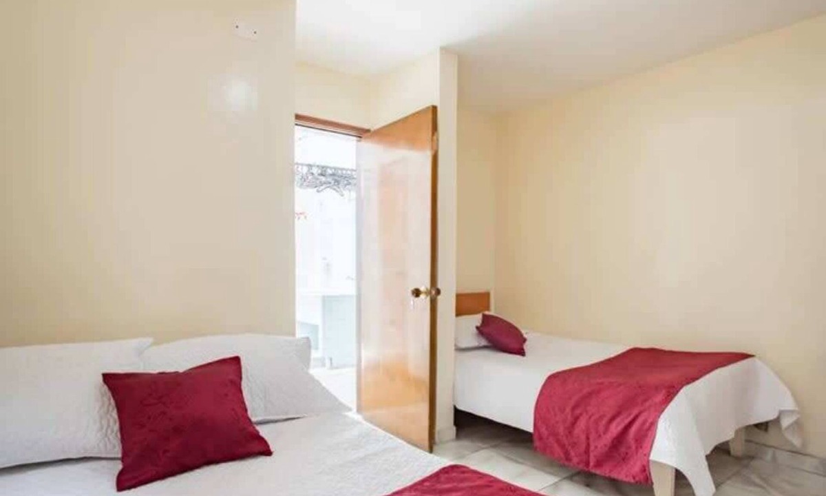 Campin House | Historic House's Bedroom w/Garden, Patio, Share Bathroom & Free WiFi. Near Airport & Embassy.