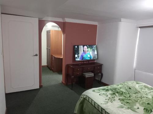 Barrios Unidos House | Hogar Maravilla