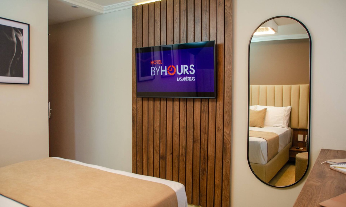 Kennedy Hotel | Hotel ByHours Las Americas