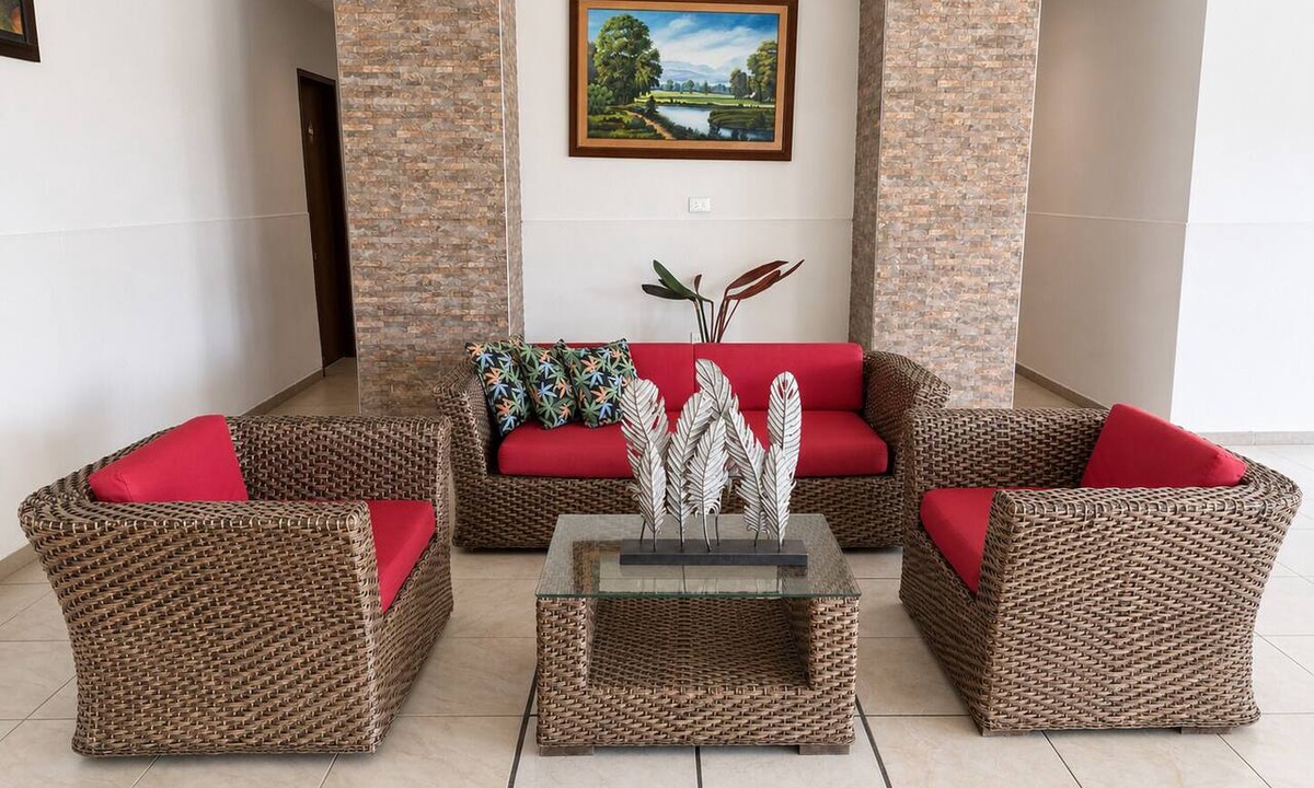 Lejanias Hotel | Hotel Four20 Zensi - Meta