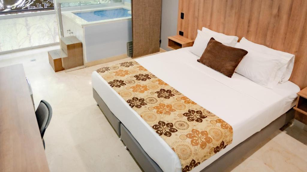 Zona Rosa Hotel | Hotel Madeiro