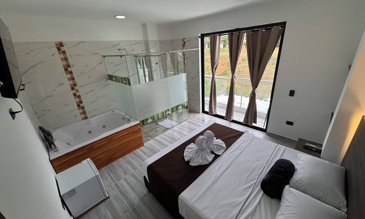Santa Fe de Antioquia Hotel | Hotel Paraiso Cañaveral